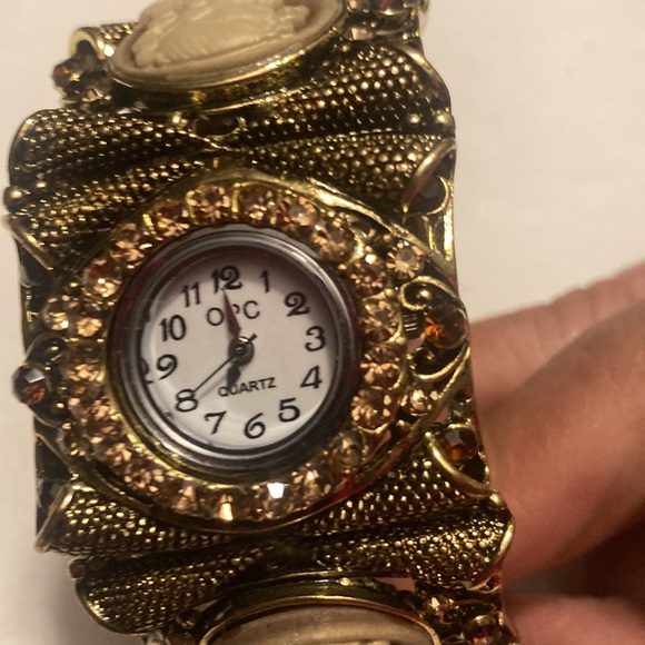 RARE DESIGN "OPC"  LADY'S WATCH 6 CAMEOS HINGEED  CUFF ORANGE STONES " QUARTZ - Picture 2 of 8